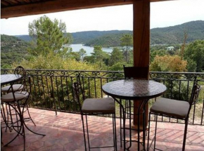 Отель Les Gîtes du Lac  Монтору